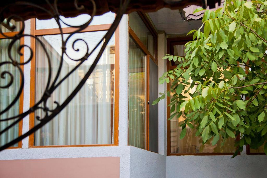 Hin Yerevantsi Hotel Exterior foto